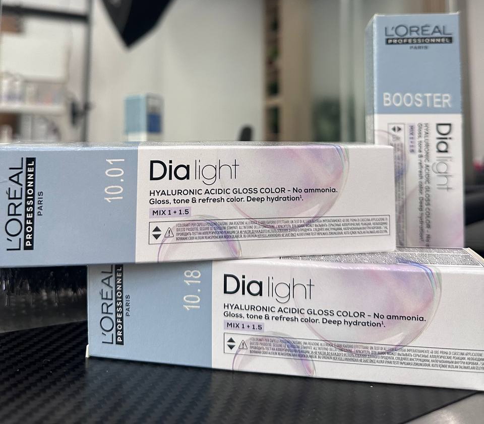 Краситель-блеск с гиалуроновой кислотой Dia light в оттенке 10.01