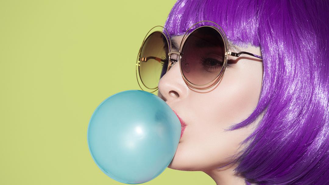 Влипла! Как убрать жвачку с волос быстро и безболезненно