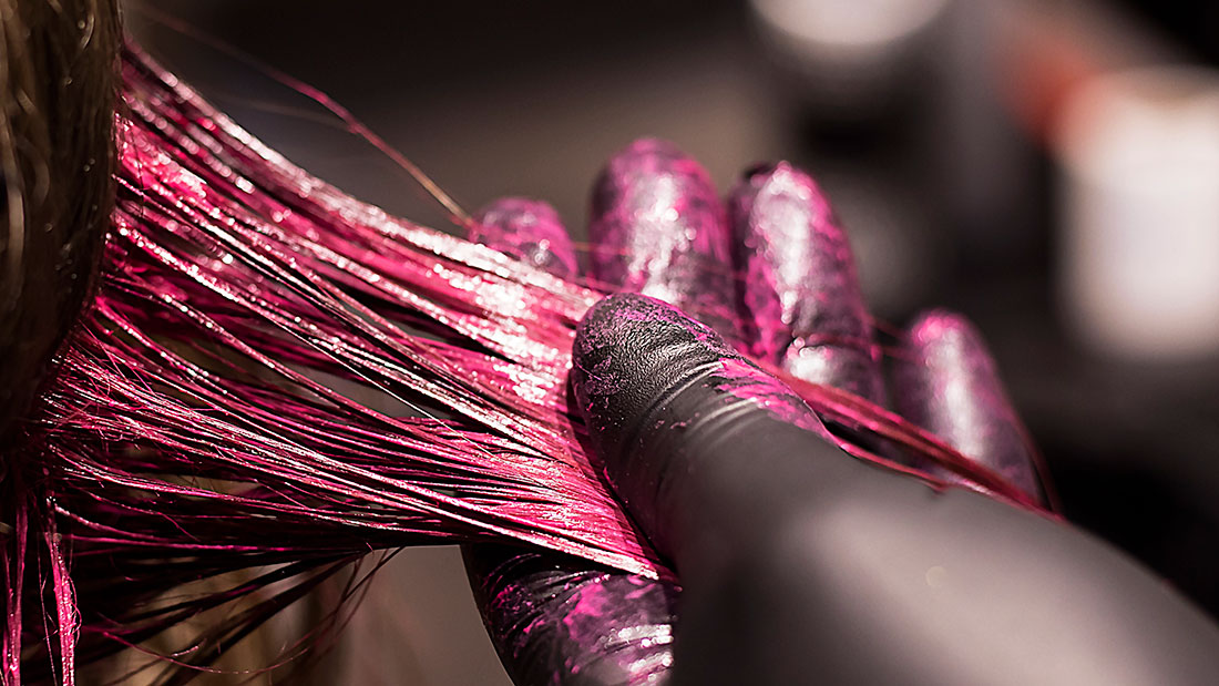 Как наносить осветлитель и краску