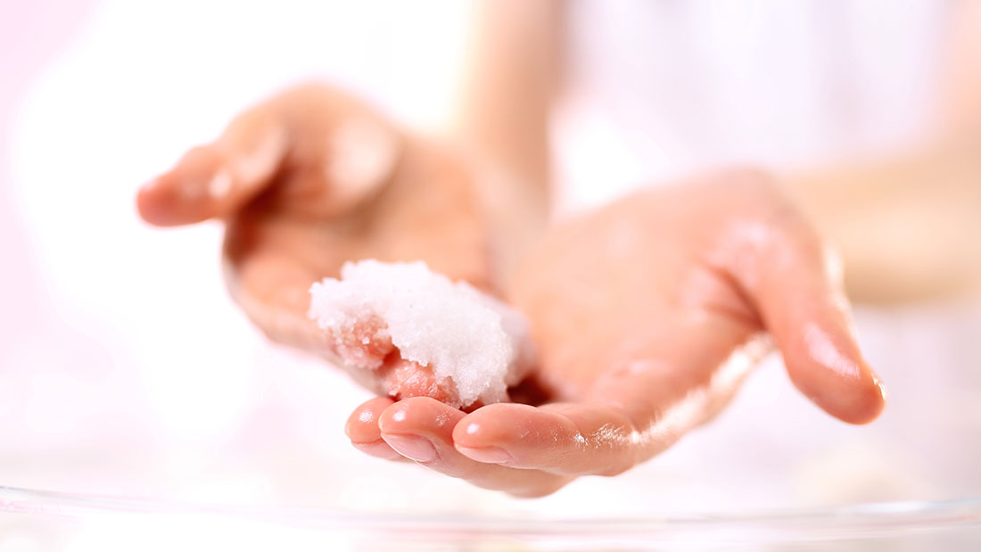 Нужен ли вам скраб для кожи головы