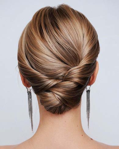 Строгая прическа на выпускной