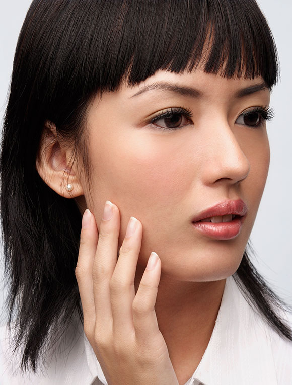 chernoe-kare-dlya-rokovyh-bryunetok-4