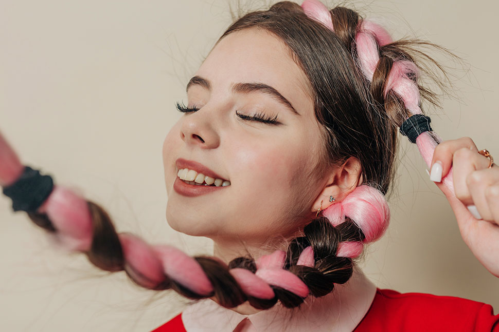 пряди ярких оттенков на клипсах