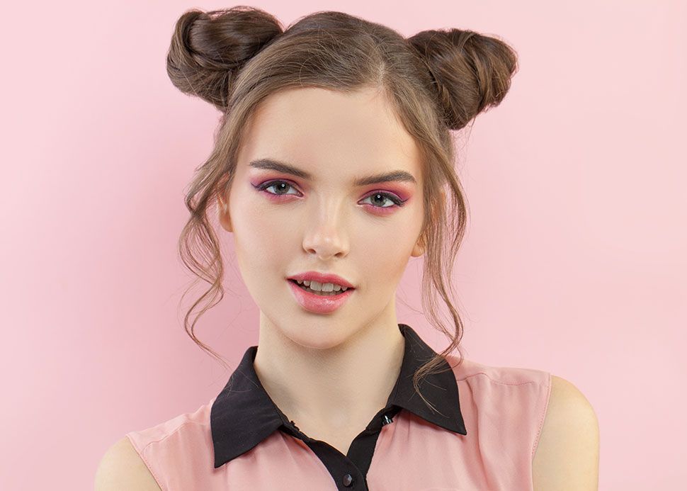 два плетеных шиньона по бокам головы